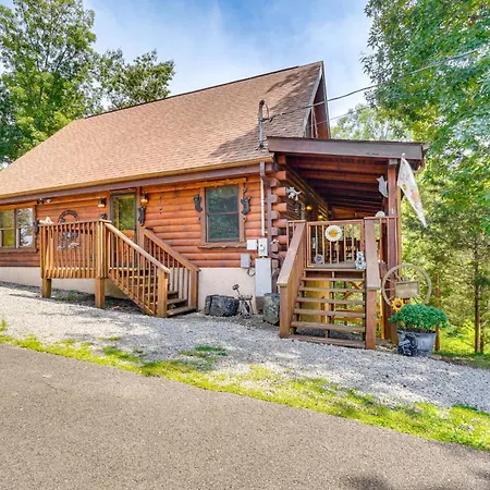 Cozy Cabin With Hot Tub Less Than Half-Mi To Douglas Lake!
